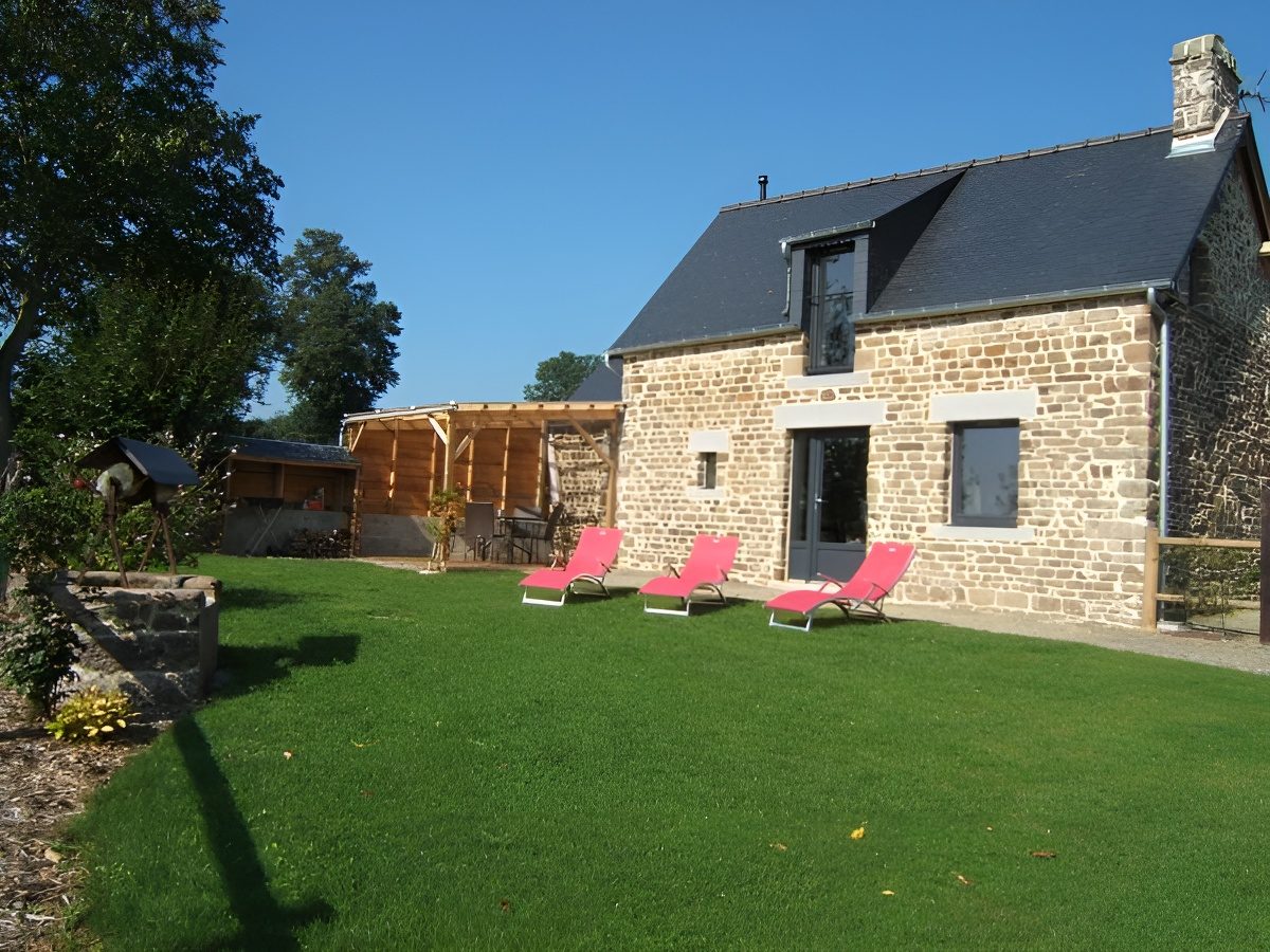 Le gîte Le Noisetier et son jardin